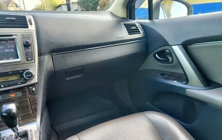 Toyota Avensis III рестайлинг, 2012 год, 999 999 рублей, 5 фотография