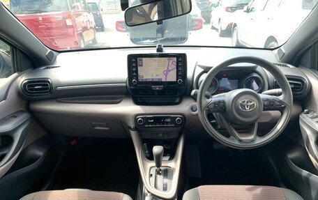 Toyota Yaris, 2023 год, 1 150 000 рублей, 8 фотография