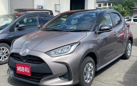 Toyota Yaris, 2023 год, 1 150 000 рублей, 1 фотография