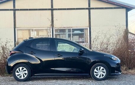 Toyota Yaris, 2022 год, 900 000 рублей, 5 фотография