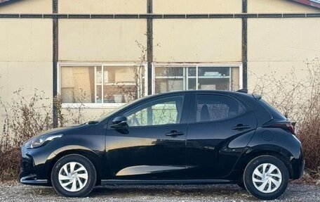 Toyota Yaris, 2022 год, 900 000 рублей, 6 фотография