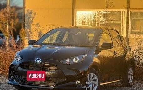 Toyota Yaris, 2022 год, 900 000 рублей, 4 фотография