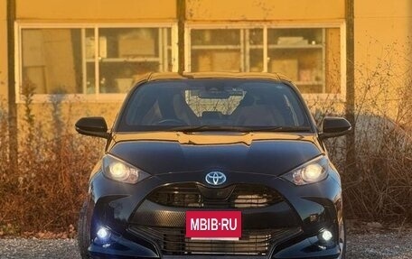 Toyota Yaris, 2022 год, 900 000 рублей, 3 фотография