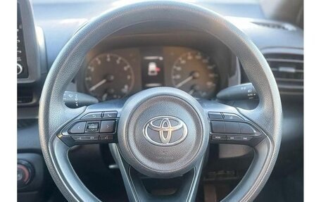 Toyota Yaris, 2022 год, 900 000 рублей, 12 фотография