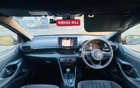 Toyota Yaris, 2022 год, 900 000 рублей, 11 фотография