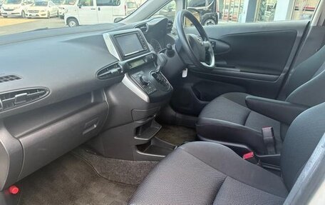 Toyota Wish II, 2017 год, 1 320 000 рублей, 13 фотография