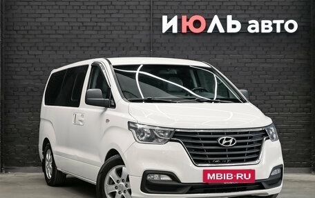 Hyundai Grand Starex Grand Starex I рестайлинг 2, 2019 год, 3 200 000 рублей, 3 фотография