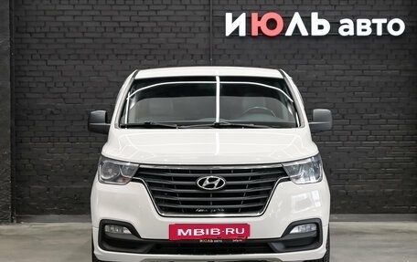 Hyundai Grand Starex Grand Starex I рестайлинг 2, 2019 год, 3 200 000 рублей, 2 фотография