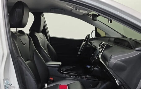 Toyota Prius IV XW50, 2022 год, 1 757 000 рублей, 9 фотография
