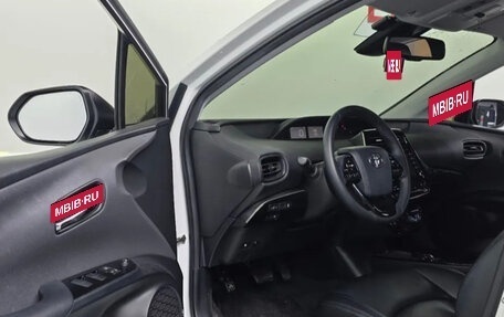 Toyota Prius IV XW50, 2022 год, 1 757 000 рублей, 6 фотография