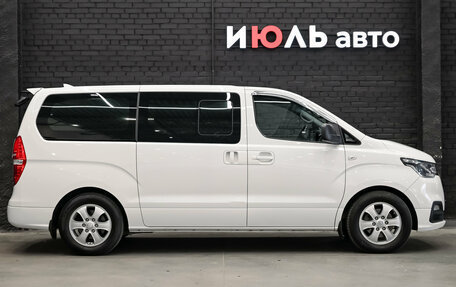 Hyundai Grand Starex Grand Starex I рестайлинг 2, 2019 год, 3 200 000 рублей, 9 фотография