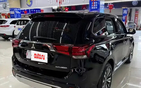 Mitsubishi Outlander III рестайлинг 3, 2022 год, 2 150 002 рублей, 3 фотография