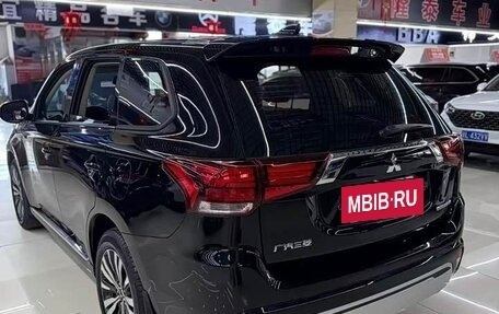 Mitsubishi Outlander III рестайлинг 3, 2022 год, 2 150 002 рублей, 7 фотография