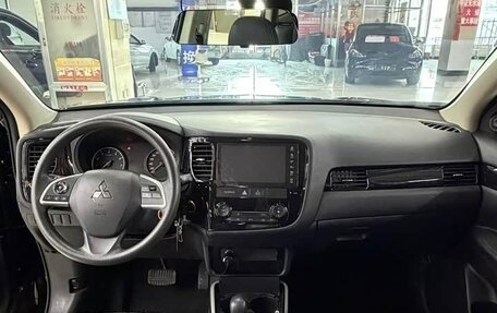 Mitsubishi Outlander III рестайлинг 3, 2022 год, 2 150 002 рублей, 9 фотография