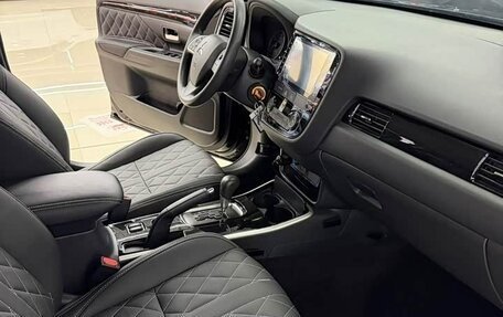 Mitsubishi Outlander III рестайлинг 3, 2022 год, 2 150 002 рублей, 10 фотография