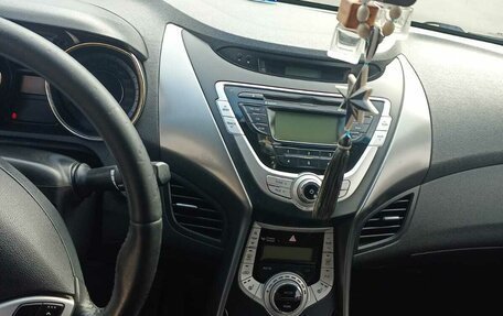Hyundai Avante, 2011 год, 865 000 рублей, 5 фотография