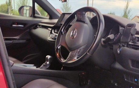 Toyota C-HR I рестайлинг, 2017 год, 1 970 000 рублей, 10 фотография