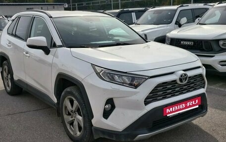 Toyota RAV4, 2019 год, 2 497 000 рублей, 2 фотография