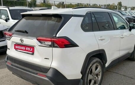 Toyota RAV4, 2019 год, 2 497 000 рублей, 4 фотография