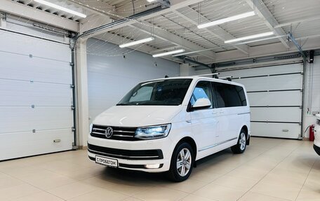 Volkswagen Multivan T6 рестайлинг, 2017 год, 4 399 900 рублей, 2 фотография