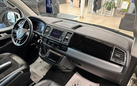 Volkswagen Multivan T6 рестайлинг, 2017 год, 4 399 900 рублей, 13 фотография
