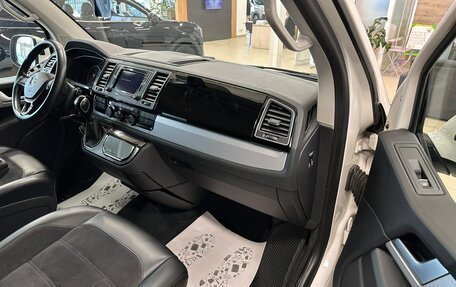 Volkswagen Multivan T6 рестайлинг, 2017 год, 4 399 900 рублей, 12 фотография