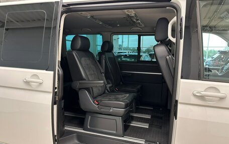 Volkswagen Multivan T6 рестайлинг, 2017 год, 4 399 900 рублей, 18 фотография
