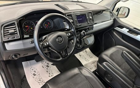 Volkswagen Multivan T6 рестайлинг, 2017 год, 4 399 900 рублей, 11 фотография