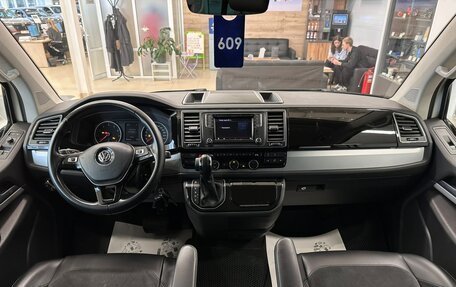Volkswagen Multivan T6 рестайлинг, 2017 год, 4 399 900 рублей, 16 фотография