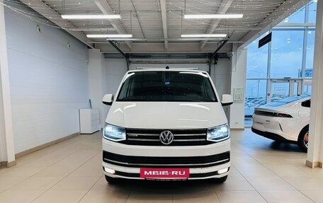 Volkswagen Multivan T6 рестайлинг, 2017 год, 4 399 900 рублей, 9 фотография