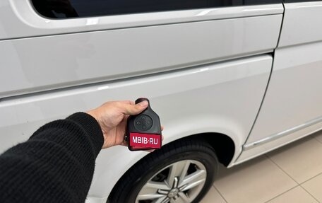 Volkswagen Multivan T6 рестайлинг, 2017 год, 4 399 900 рублей, 26 фотография