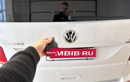 Volkswagen Multivan T6 рестайлинг, 2017 год, 4 399 900 рублей, 25 фотография