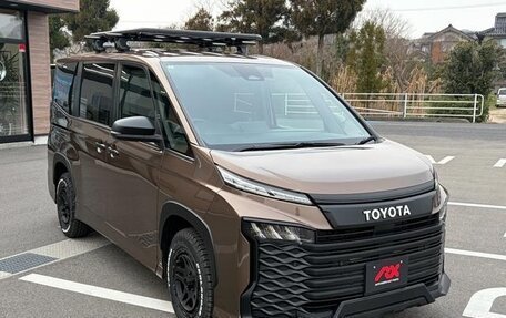 Toyota Voxy, 2023 год, 4 300 000 рублей, 4 фотография