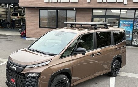 Toyota Voxy, 2023 год, 4 300 000 рублей, 10 фотография