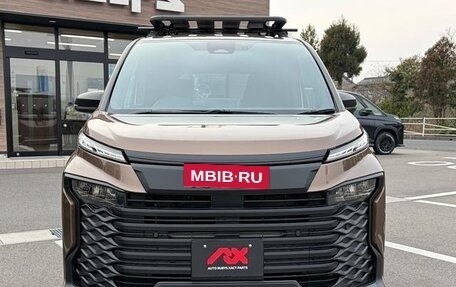 Toyota Voxy, 2023 год, 4 300 000 рублей, 3 фотография