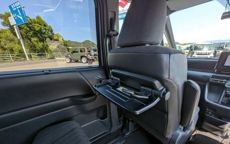 Toyota Voxy, 2023 год, 4 300 000 рублей, 21 фотография