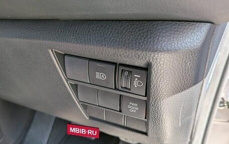 Toyota Voxy, 2023 год, 4 300 000 рублей, 18 фотография