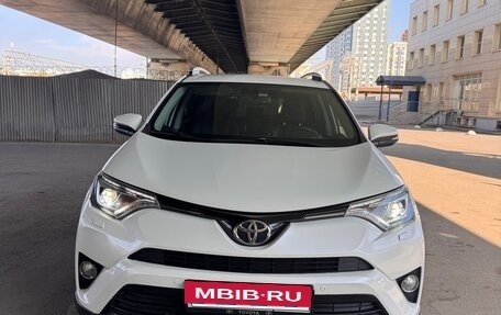 Toyota RAV4, 2017 год, 2 150 000 рублей, 2 фотография