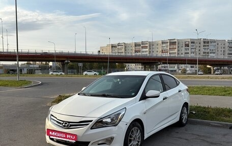 Hyundai Solaris II рестайлинг, 2015 год, 550 000 рублей, 2 фотография