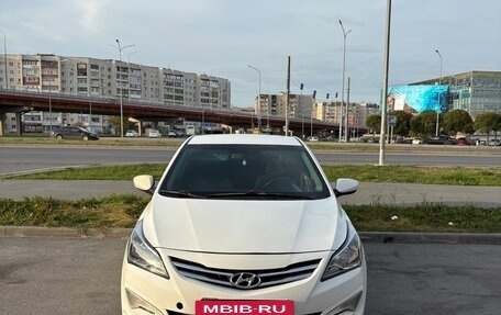 Hyundai Solaris II рестайлинг, 2015 год, 550 000 рублей, 3 фотография