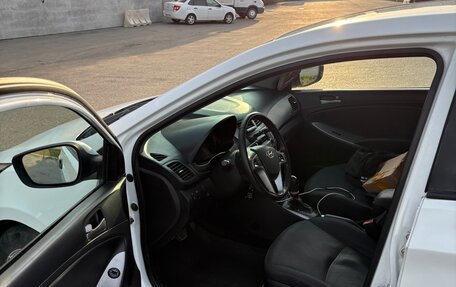 Hyundai Solaris II рестайлинг, 2015 год, 550 000 рублей, 14 фотография