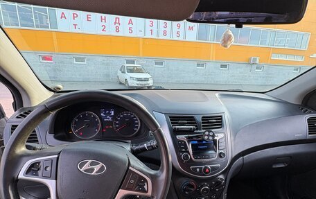 Hyundai Solaris II рестайлинг, 2015 год, 550 000 рублей, 16 фотография