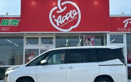 Toyota Voxy, 2023 год, 4 200 000 рублей, 6 фотография