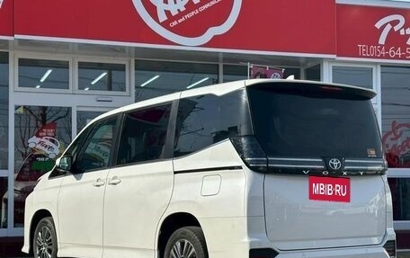 Toyota Voxy, 2023 год, 4 200 000 рублей, 9 фотография