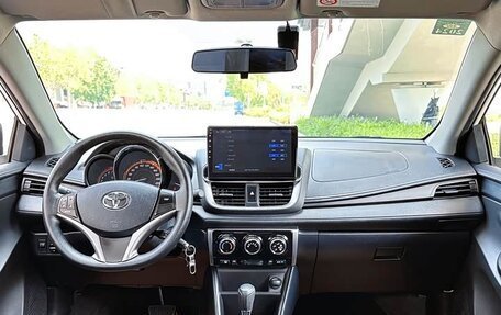 Toyota Yaris, 2022 год, 1 169 000 рублей, 5 фотография
