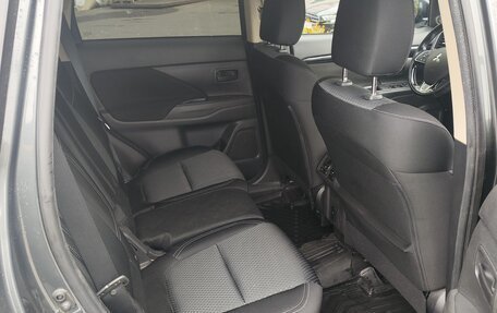 Mitsubishi Outlander III рестайлинг 3, 2021 год, 2 600 000 рублей, 8 фотография