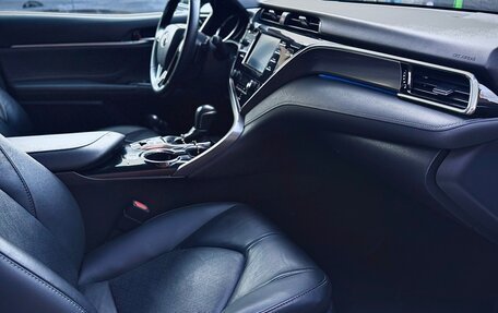 Toyota Camry, 2018 год, 2 250 000 рублей, 12 фотография