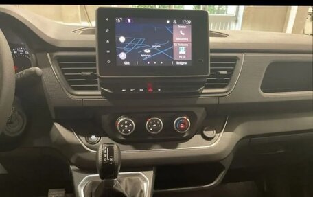 Renault Trafic, 2023 год, 4 342 000 рублей, 10 фотография