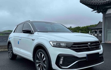 Volkswagen T-Roc I, 2023 год, 1 270 000 рублей, 1 фотография