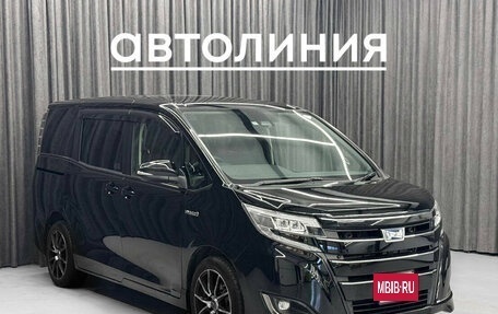 Toyota Noah III, 2020 год, 1 950 000 рублей, 4 фотография